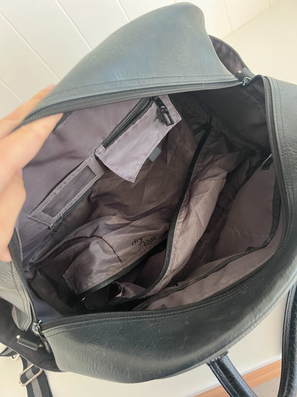 Lululemon Y2K bowling bag in black - Picture 4 of 5